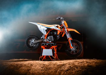 499528_MY23 KTM SX-E 5 - Static - CAT A_EU_ Global