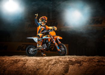 499531_MY23 KTM SX-E 5 - Static - CAT A_EU_ Global
